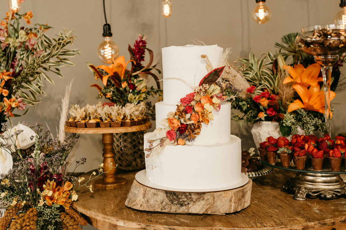 Wedding cake inspired by the fall 2025 trends