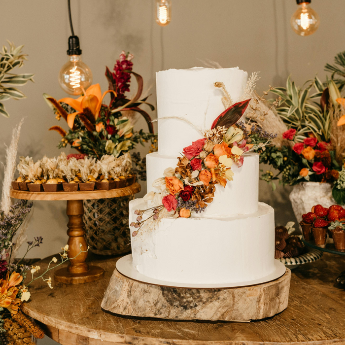 Wedding cake inspired by the fall 2025 trends