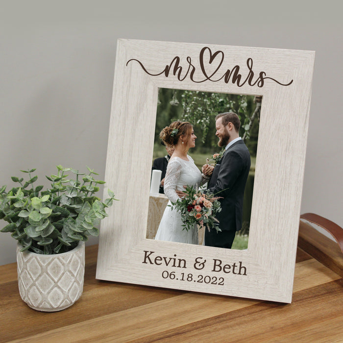 Personalized "Mr and Mrs" Wedding Frame
